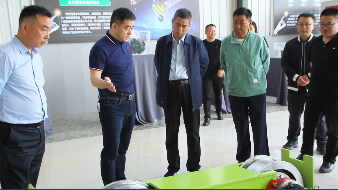 4月19日，熱烈歡迎市人大常委會(huì )副主任王國紅帶隊調研東起集團